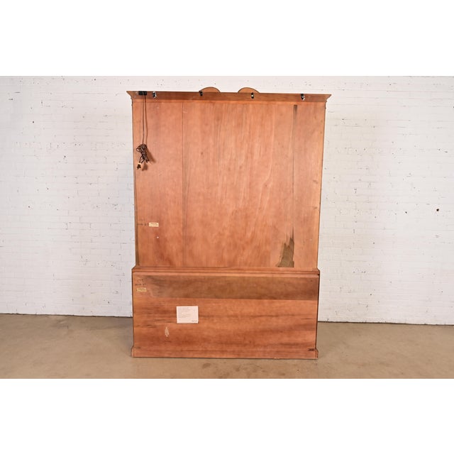 Henredon Georgian Carved Mahogany and Burl Wood Lighted Breakfront Bookcase Cabinet For Sale - Image 10 of 11