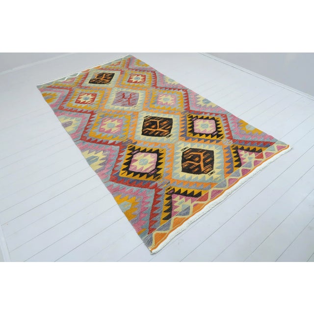 Vintage Turkish Kilim Rug- 5′6″ × 9′11″ For Sale - Image 4 of 13