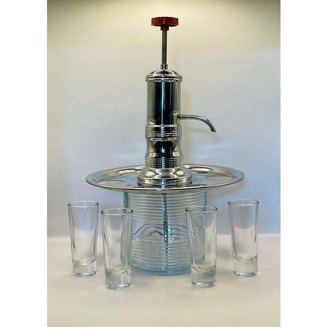 1950’s Chrome & Glass Drinks Dispenser Pump With Four Clear Glasses For Sale - Image 4 of 12