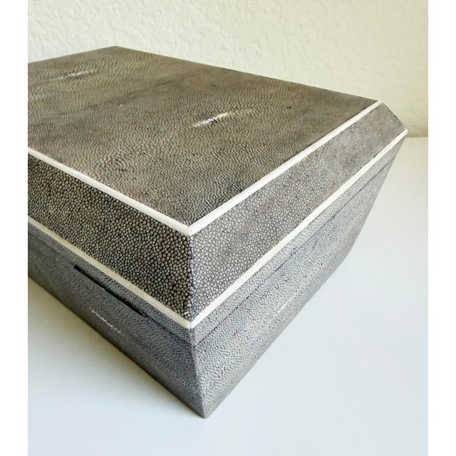 Large R & Y Augousti Shagreen Box With Bone Inlay, Late 20th Century For Sale - Image 15 of 18