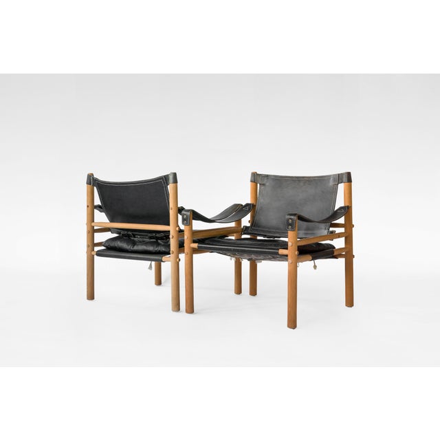 Arne Norell Vintage Scirocco Safari Lounge Chairs in Black Leather and Wood by Arne Norell for Arne Norell AB, 1960s, Set of 2 For Sale - Image 4 of 9