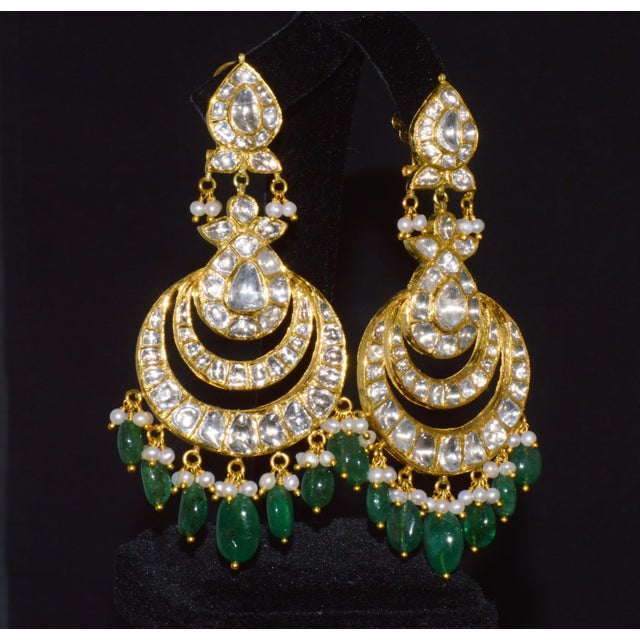 Estate Natural 8.30ct Polki Diamond & 28.30ct Emerald 22k & 18k Gold Chandelier Earrings, Pair For Sale - Image 4 of 13