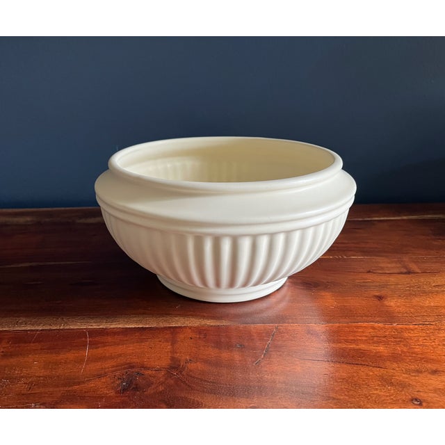 Contemporary Vintage Cream Fluted Haeger Planter For Sale - Image 3 of 9