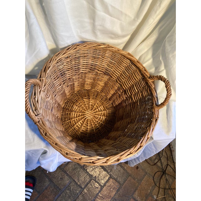 1970s Vintage Woven Round Willow Basket Dual Handles Cross Hatch Pattern For Sale - Image 4 of 6