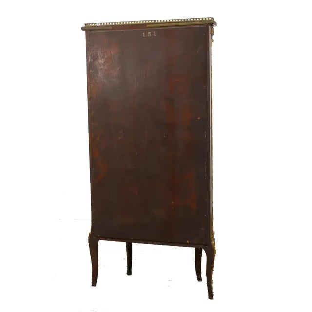 1920s French Style Mahogany and Ormolu Mounted Vitrine For Sale In New York - Image 6 of 12