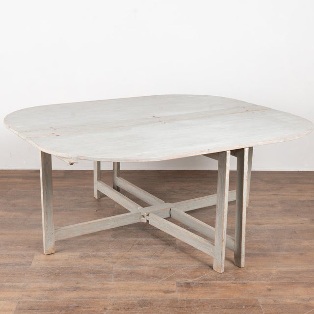 Early 19th Century Swedish Painted Pine Drop-Leaf Table Gate Leg Console For Sale - Image 4 of 18