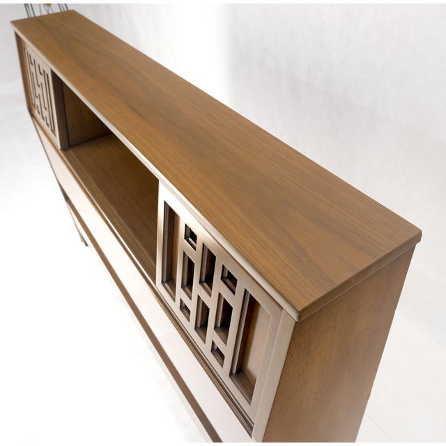 American of Martinsville American Walnut Sliding Doors Storage Compartment Full Size Bed Headboard MINT! For Sale - Image 4 of 13