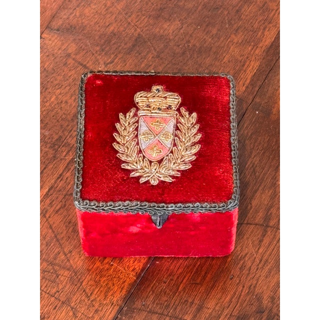 Textile 1950s Red Velvet Box With Embroidered Crest For Sale - Image 7 of 8