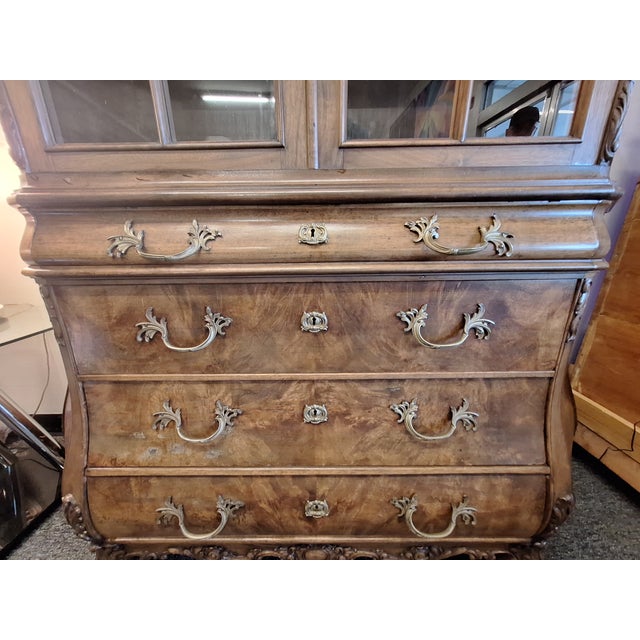 Early 20th Century Walnut Dutch Bombe Breakpoint Cabinet With Claw Feet For Sale In Boston - Image 6 of 18