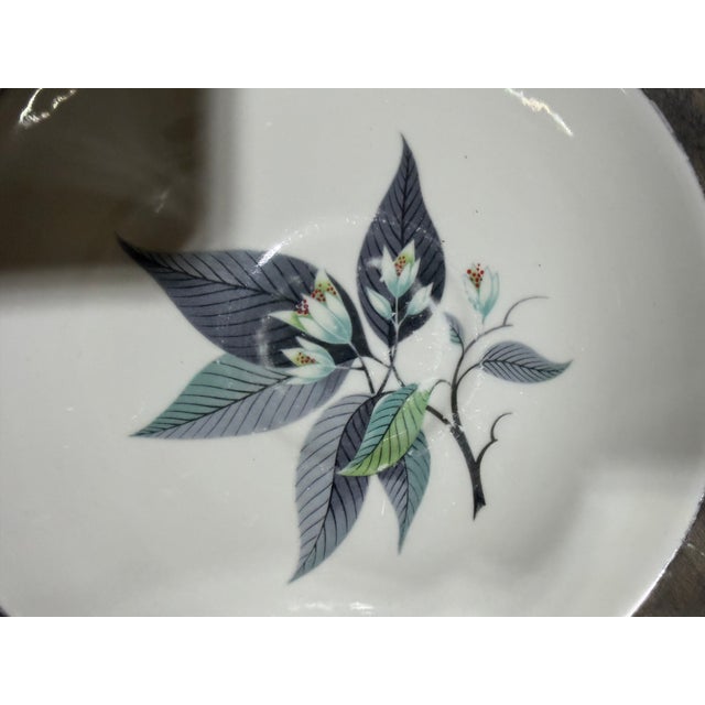 Platinum 1950s Mid-Century Modern Homer Laughlin “Lotus Hai” Tea Cups, Saucers, Gravy Boat - 11 pcs For Sale - Image 8 of 11