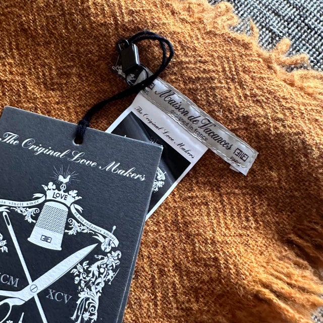 Pure French Virgin Wool Throw in Ambre For Sale In Los Angeles - Image 6 of 6