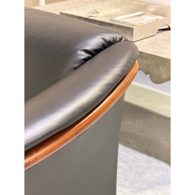 1990s Ekornes Stressless Manhattan Scandinavian Black Leather Three-Seat Sofa With Curved Wood Trim For Sale In New York - Image 6 of 10