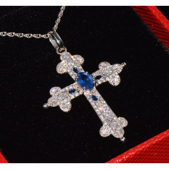 Certified Natural 2.15Cts vs F Diamond Sapphire 18k 750 Solid Gold Filigree Cross Pendant For Sale - Image 10 of 11