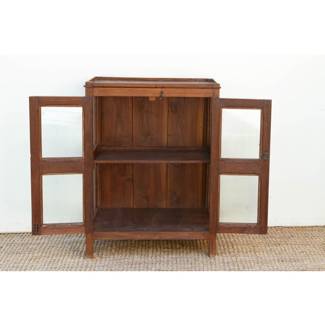 Early 20th Century Antique Colonial Three-Sided Glass Cabinet For Sale - Image 5 of 7