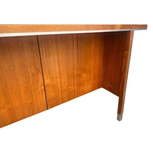 Mid-Century Modern Paul McCobb Directional Walnut and Aluminum Large 84” Executive Partners Desk - Vintage 'Mad Men' 1960s - Fully Restored For Sale - Image 3 of 12