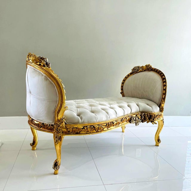 This exquisite marquise bench is a real head-turner. It has been fully refinished in brilliant gold leaf and features deep...