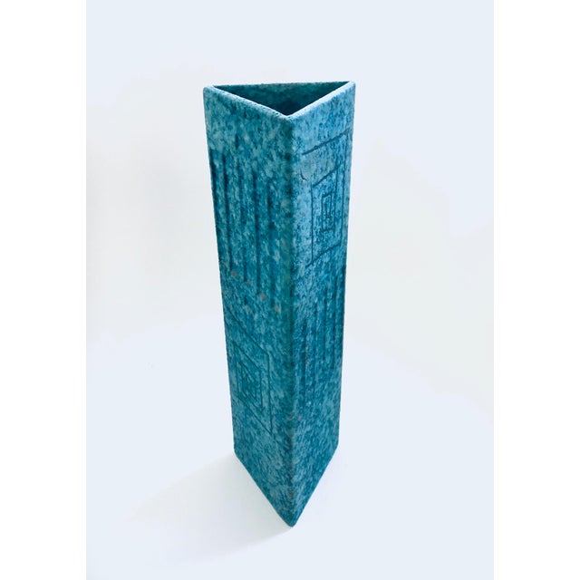 VERY RARE Vintage Midcentury Art Ceramics Sgraffito Triangular Vase by Alvino Bagni for Raymor. Made in Italy, 1960's...