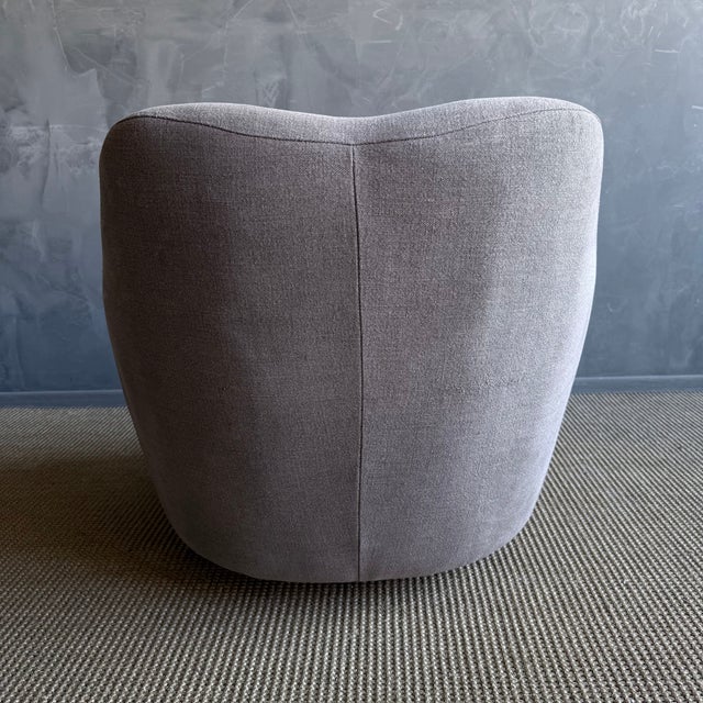 Mid Century Style Swivel Chair in Ecorcé Stone Washed Linen For Sale In Los Angeles - Image 6 of 10