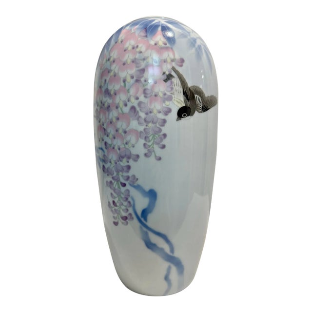 Stunning 20th Century Fukagawa Porcelain Vase With Sparrow and Wisteria Decoration For Sale