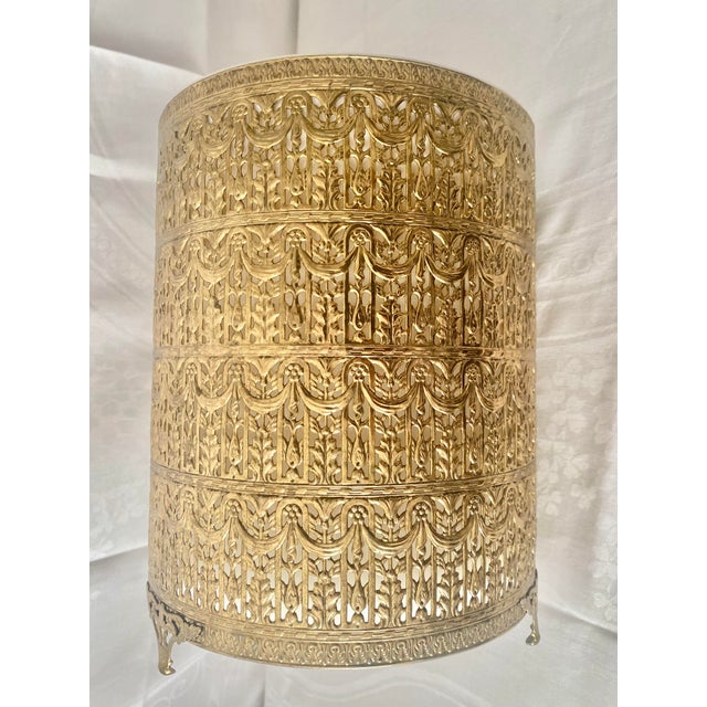 Vintage Hollywood Regency Gold Tone French Drape Filigree Wastebasket Ormolu Pierced Metal For Sale - Image 10 of 15