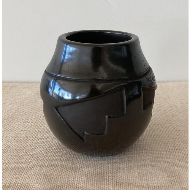 Black Vintage Santa Clara Pueblo Signed Blackware Pots or Vases, Set of 2 For Sale - Image 8 of 15