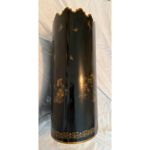 Chinoiserie Mid-Century Italian Hand-Painted Chinoiserie Tole Wastebasket for Bergdorf Goodman For Sale - Image 3 of 9