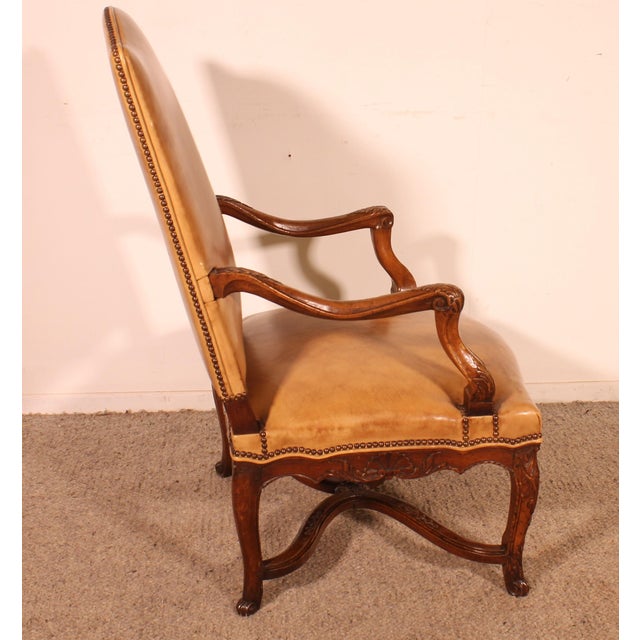 Superb regency period armchair in walnut from the 18th century Very beautiful model with its slightly inclined backrest...