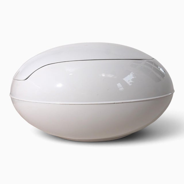 The so-called Senftenberg Egg, internationally known as the Garden Egg Chair, is one of the most extraordinary pieces of...