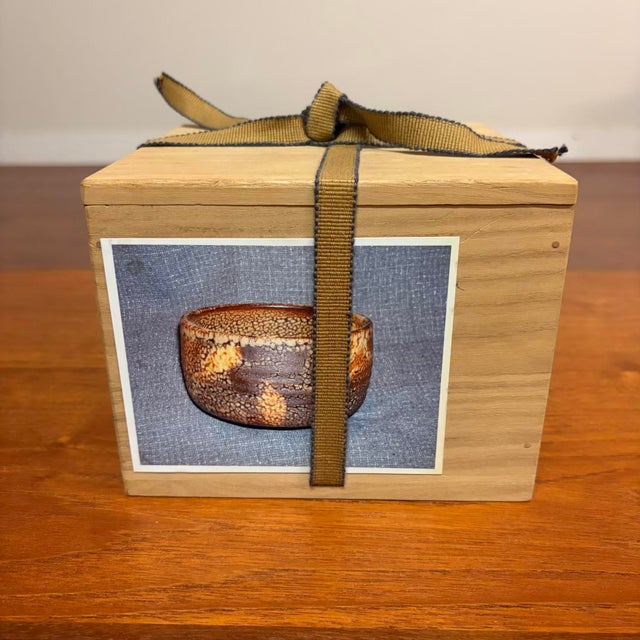 Japanese Studio Pottery Chawan Matcha Tea Bowl in Original Tomobako Box For Sale In Seattle - Image 6 of 16