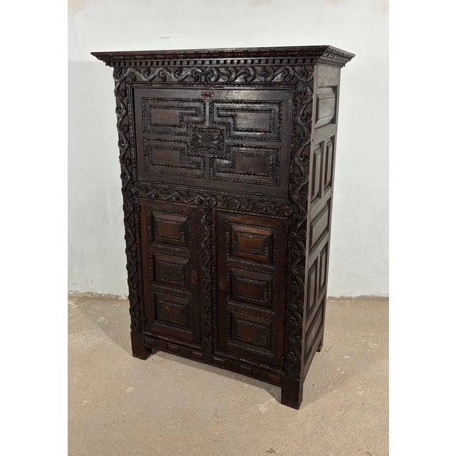 Impressive Spanish cabinet from the 19th century, crafted in solid oak and richly adorned with deep Baroque-style carvings...
