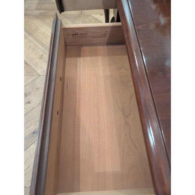 Thomasville 1980s Thomasville Collectors Cherry Traditional Queen Anne Side Tables (Pair) Aka Winston Court For Sale - Image 4 of 10