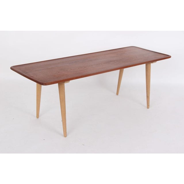 Wood AT11 Coffee Table in Teak and Oak by Hans J. Wegner for Andreas Tuck, 1950s For Sale - Image 7 of 10
