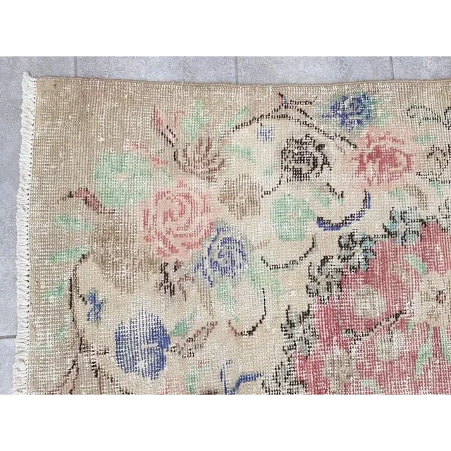 1960s 6x10 Geometric Design Floral Carpet For Sale - Image 6 of 10