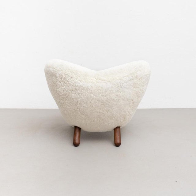 Modern Pelican Chair in Sheepskin Upholstery from Finn Juhl, Denmark, 2000s For Sale - Image 13 of 18