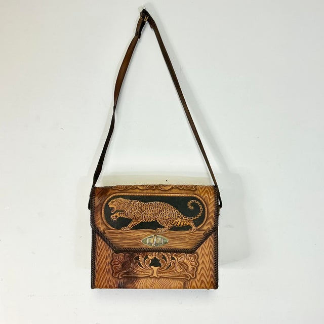 Rustic 1970s Vintage Southwestern Boho Chic Hollywood Regency Leopard Tooled Leather Shoulder Handbag For Sale - Image 3 of 14
