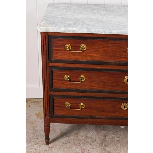 Wood Louis XVI Period 18th Century French Commode With White Marble Top + Ebony Banding (C. 1780) For Sale - Image 7 of 14