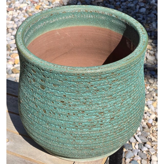 Late 20th Century Ribbed Pottery Planter With Green Volcanic Lava Crater Glaze For Sale - Image 6 of 18