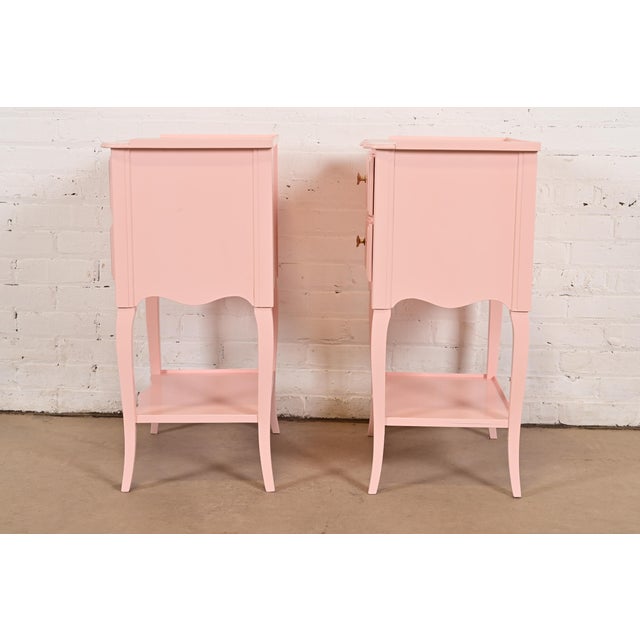 John Widdicomb French Provincial Louis XV Pink Lacquered Nightstands, Newly Refinished For Sale - Image 13 of 15