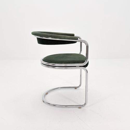 Mid Century green velvet Dining table armchairs by Giotto Stoppino, Italy, 1970s A stunning mid-century modern dining set...