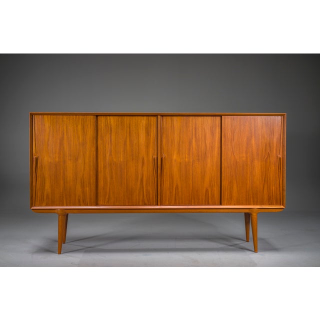Mid-Century Modern Model 19 Teak Highboard by Gunni Omann for Omann Jun, Denmark, 1960s For Sale - Image 3 of 15