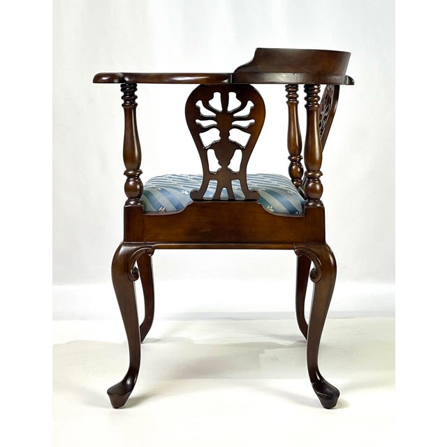 Late 20th Century Vintage Key City Furniture Co. Queen Anne Style Mahogany Corner Chair For Sale - Image 5 of 12