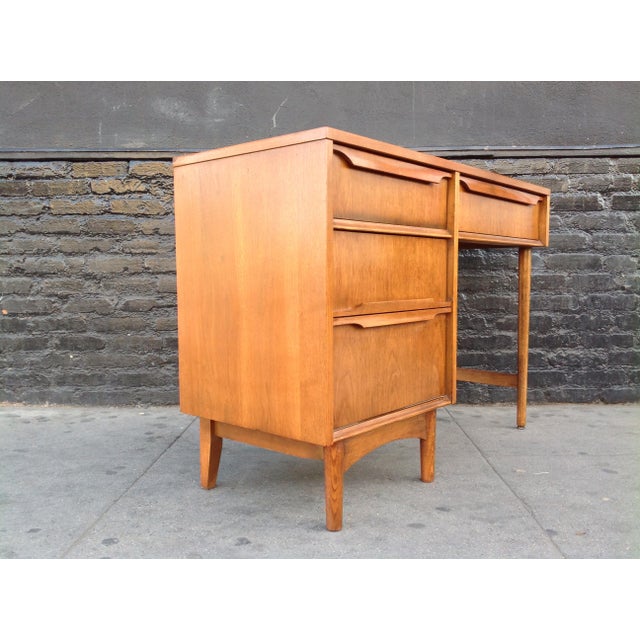 Kroehler Mid-Century Modern Desk | Chairish