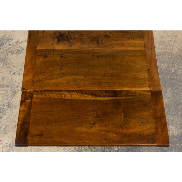 19th Century French Neoclassical Louis XVI Walnut Extending Dining Table For Sale - Image 17 of 18