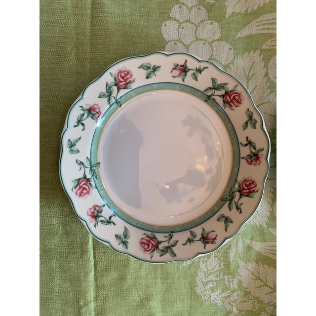 Here we have a set of 6 pretty salad or dessert plates by Wedgwood from their English Cottage line. LOVELY pink roses,...