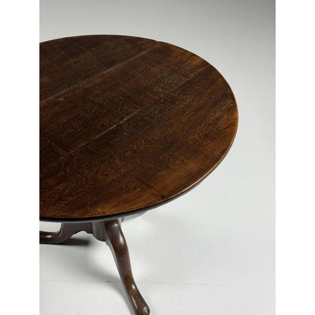 English Tilt Top Table in Oa For Sale - Image 3 of 18