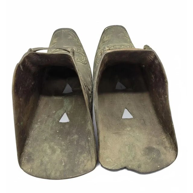 Antique Spanish Colonial Brass Conquistador Stirrups – Ornate Matched Pair For Sale - Image 4 of 13