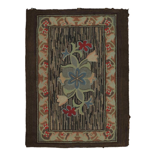 Antique Hooked Rug With Floral Medallion & Scrolling Vine Border - Rug & Kilim For Sale
