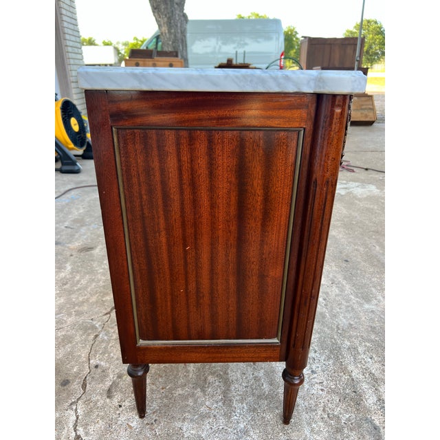 Late 19th Century French 19th Century Louis XVI Carrara Marble Top Mahogany Commode For Sale - Image 5 of 12
