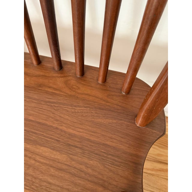Brown 1980s Traditional Bow-Back Windsor Style Amish Bench For Sale - Image 8 of 11