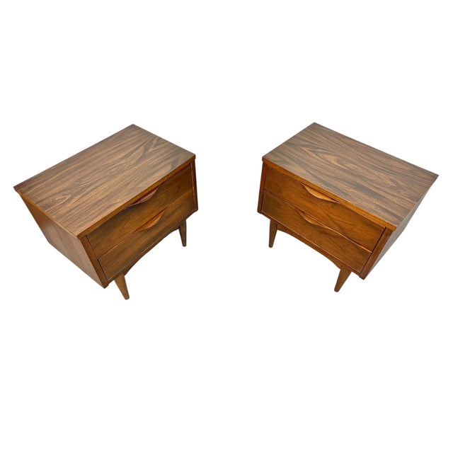 Mid-Century Modern Walnut Nightstands - Set of 2 For Sale - Image 4 of 8